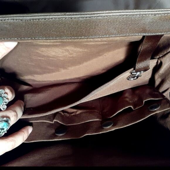 Gorgeous Petunia Pickle Bottom Diaper Bag - Picture 3 of 13